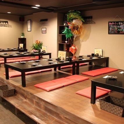 在充滿開放性的餐廳內◎如果你有Zashiki的桌子，即使和通常使用感情的朋友一起放鬆也可以享受♪
