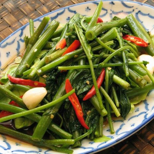 Stir-fried water spinach "Pakbun Fai Daeng"