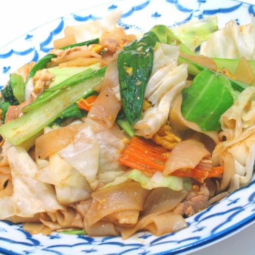 Thai soy sauce flavored rice noodles grilled rice noodles "Pat Siyu"