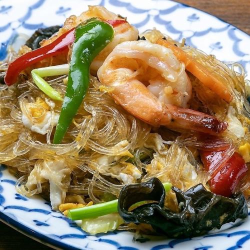 Stir-fried seafood vermicelli ``Pat Unsen''