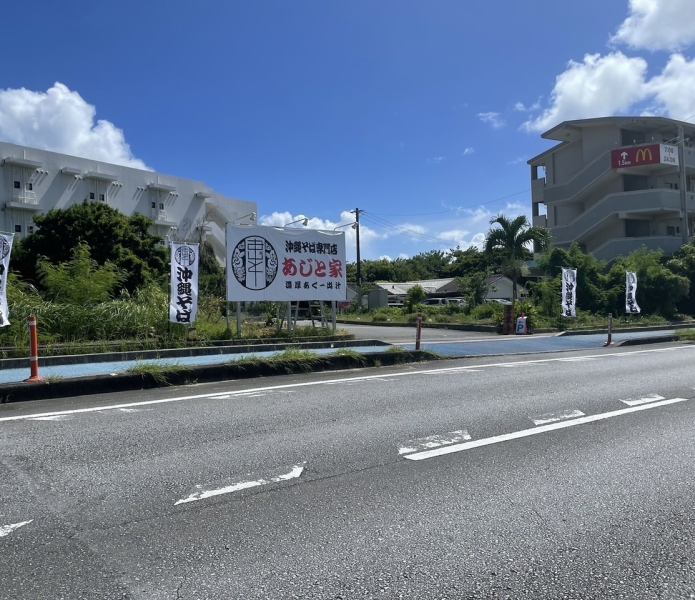 最大20名様横並びでご飲食頂けるお席ございます◎団体様にピッタリです♪事前ご予約頂けるとスムーズですので大人数でのご利用をご予定のお客様はお電話でお問い合わせくださいませ。
