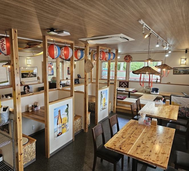 夜はしゃぶしゃぶ屋さんとして営業しているので店内は清潔感にあふれ高級感も漂います。