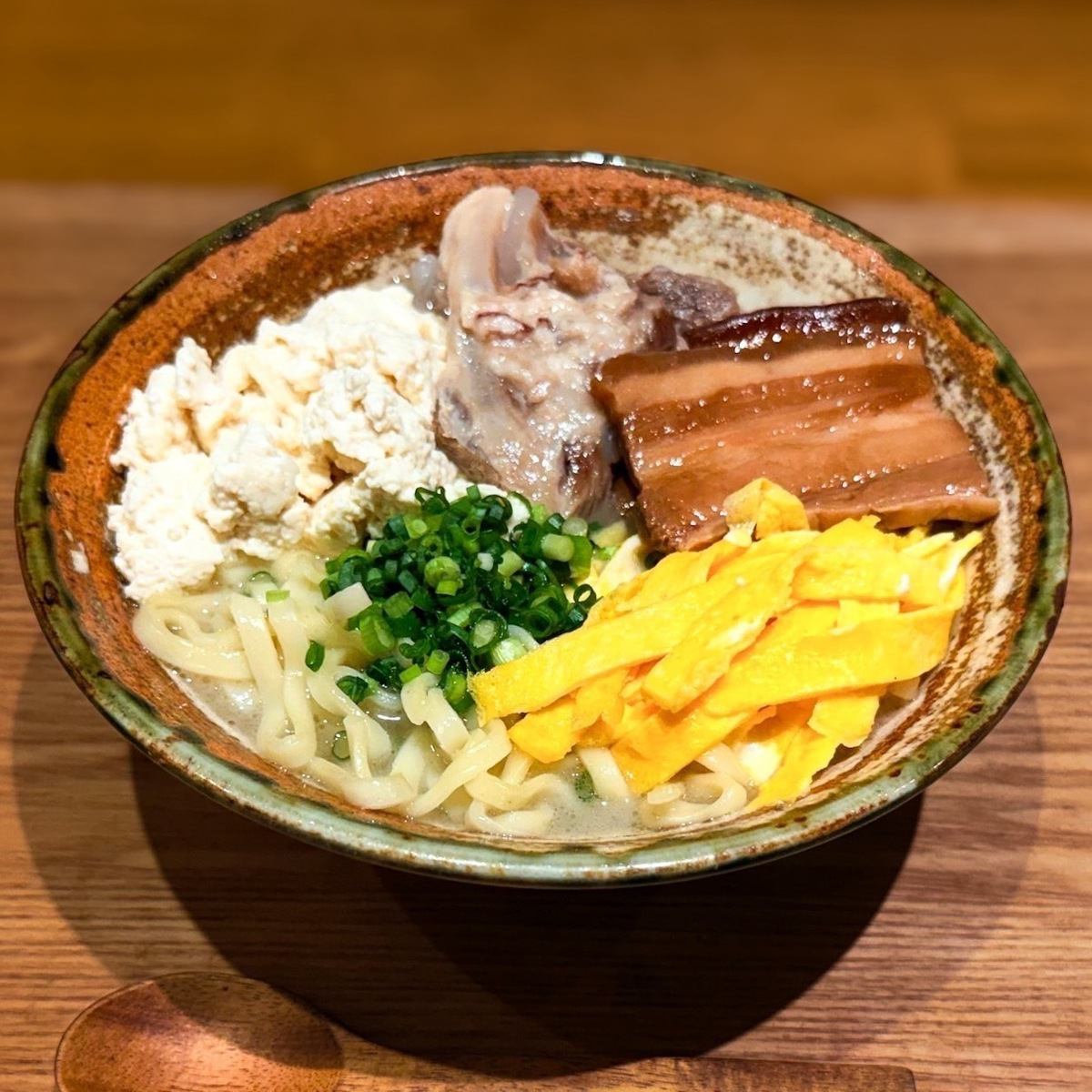 冲绳荞麦面午餐仅需1000日元♪适合多人用餐！有停车位！