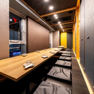 【17～20名様完全個室（掘りごたつ）】ご宴会はお任せ下さい！　17名～20名様でご案内できる宴会場は掘りごたつとなっており可動式のテーブルなのでベストの席作りが可能です◆大人数宴会、貸切可能な広々とした個室空間！大切な会社のご宴会、接待、送別会に最適！音響・空調・照明などの調節も可能です。