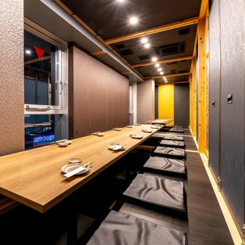 【17～20名様完全個室（掘りごたつ）】ご宴会はお任せ下さい！　17名～20名様でご案内できる宴会場は掘りごたつとなっており可動式のテーブルなのでベストの席作りが可能です◆大人数宴会、貸切可能な広々とした個室空間！大切な会社のご宴会、接待、送別会に最適！音響・空調・照明などの調節も可能です。