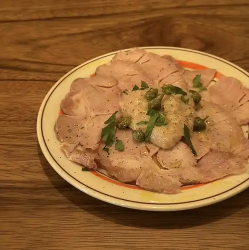 烤猪肉配金枪鱼酱