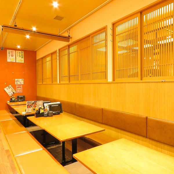 大中小宴会が愉しめるよう宴会スペースを完備。店舗により入れる人数が変わりますのでお問い合わせくださいませ。