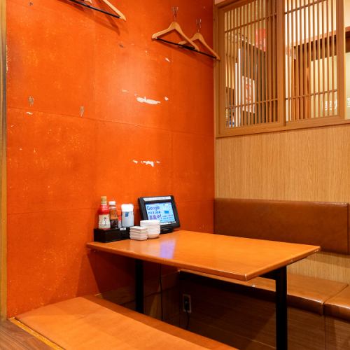 <p>気取らず使える癒し空間◎ゆったり過ごせる席は親しい友人との語らいに…</p>