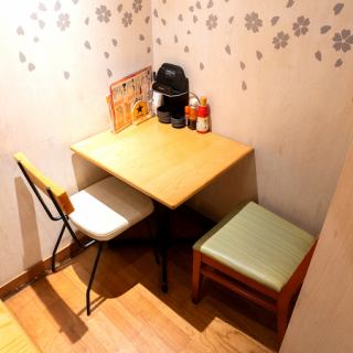 2人でゆっくりお食事を愉しみたい方に最適の2名様テーブル席◎タッチパネルシステムで楽々オーダーも嬉しい♪