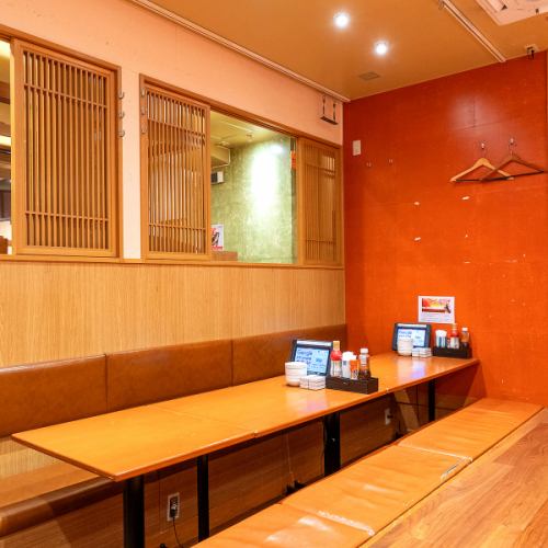 堀ごたつ席、テーブル席等様々な空間を完備。