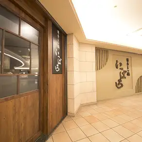 总店是阿比科一家非常受欢迎且著名的餐厅。至少值得去一次。