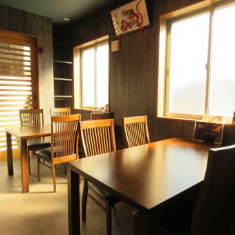 1階のテーブル席をくっつけて最大10名様貸切していただけます◎是非ご予約お願いいたします♪
