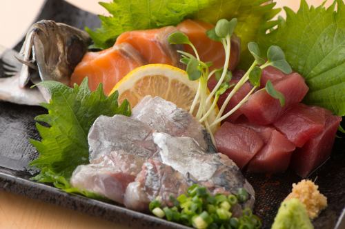 Three sashimi rolls serving