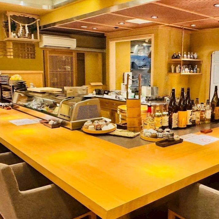 広々としたカウンター席はおひとり様でも大歓迎♪