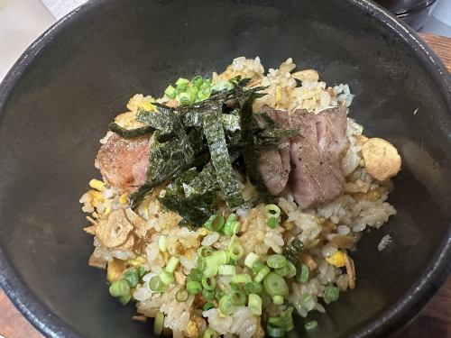 Garlic rice with Saga beef loin in a stone oven