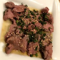 低温調理の鶏レバーのカルパッチョ