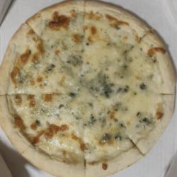 海苔とブルーチーズの和風ピザ
