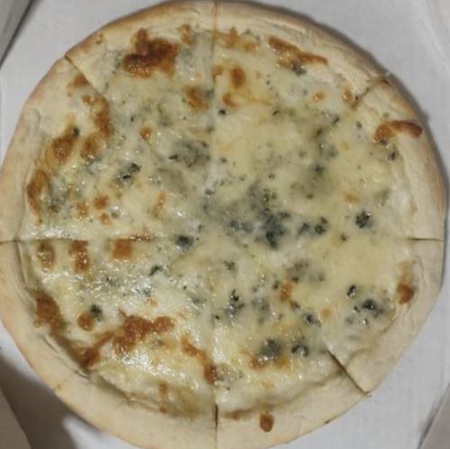 海苔とブルーチーズの和風ピザ