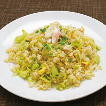 [Snow crab raw vegetable fried rice] Fried rice with snow crab and lettuce