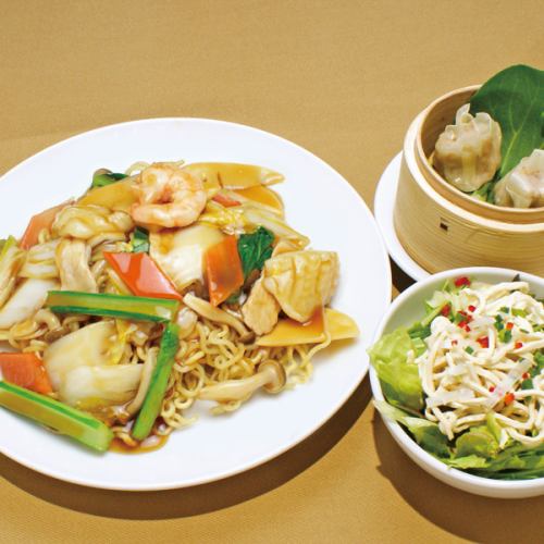 [Weekday lunch] Ankake fried noodles & salad set