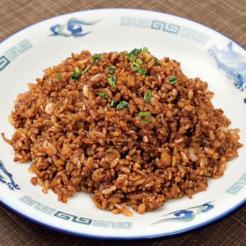 [Meatless green onion black fried rice] Black fried rice with minced pork and onions