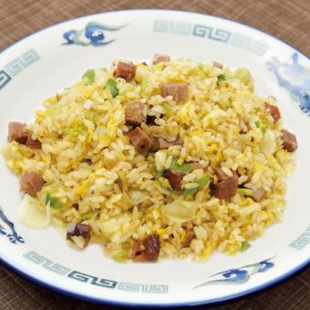 [Fried rice with roasted raw vegetables] Fried rice with char siu and lettuce