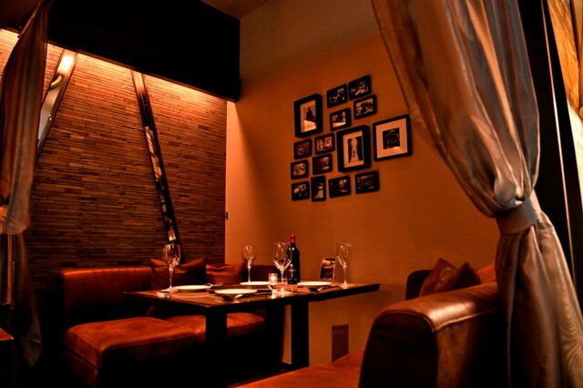 [Private room] A completely private room with antique-based interior and a comfortable sofa ☆ Suitable for 5 to 7 people.