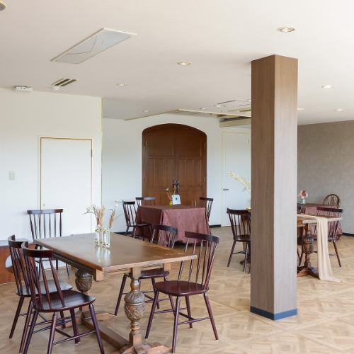 【２F】カジュアルな雰囲気。お洒落でかわいらしいがコンセプトなパーティー・宴会にピッタリです！10名様～貸切予約受付中です♪