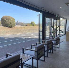 【１F】カフェ専用のテーブル席をご用意♪のんびりと優雅ひとときをお過ごしください。