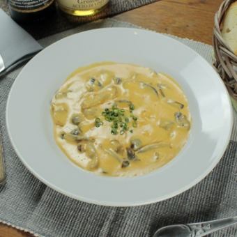 森の木の子のクリーム煮　パン付き