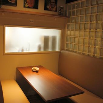 半個室風のボックス席!!4名様席でゆったりと座れます♪