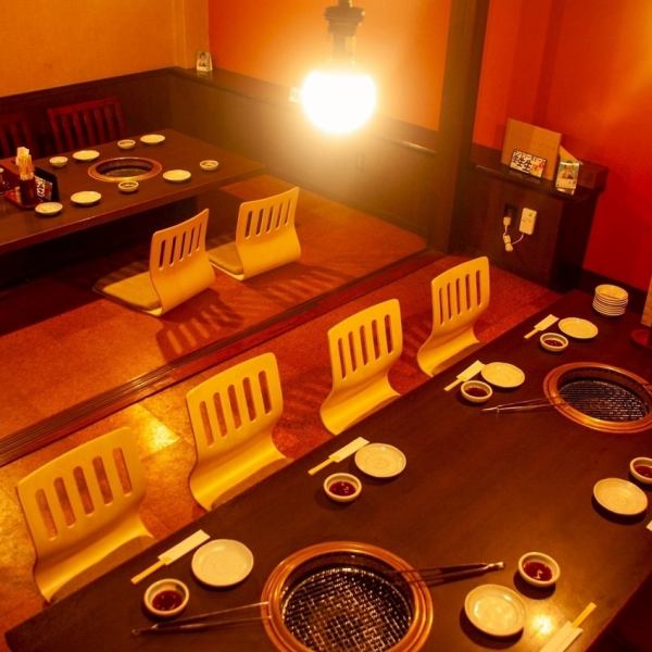 【貸切で大人数の宴会可能】40名様以上で貸切のご利用を承っております。周りを気にせず、気の置けない仲間たちとワイワイ楽しめるアットホームな雰囲気の中で、貸切ならではの特別な宴会をお楽しみいただけます。会社の歓送迎会や打ち上げ、イベントなど、大人数での集まりにぜひご利用ください！