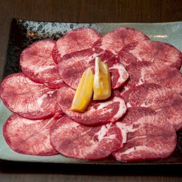 【種類豊富でリーズナブル】牛・豚・鶏が勢ぞろい！お腹いっぱい満たされる焼肉メニュー◆495円(税込)～