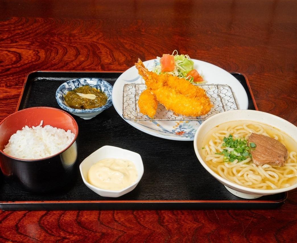 お昼は宮古そばをはじめ県債食材使用した様々な定食が楽しめます