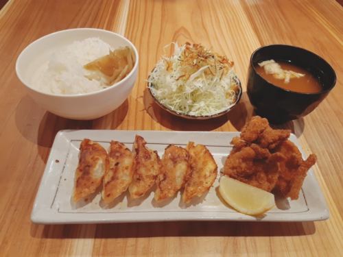 名物　唐揚げ焼餃子定食