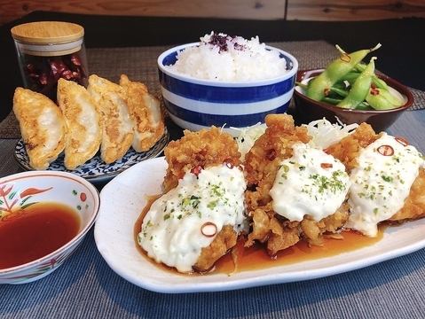 昼呑みできるネオ大衆酒場 ！お昼は定食メニューもご用意♪