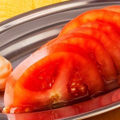 식힌 토마토 슬라이스