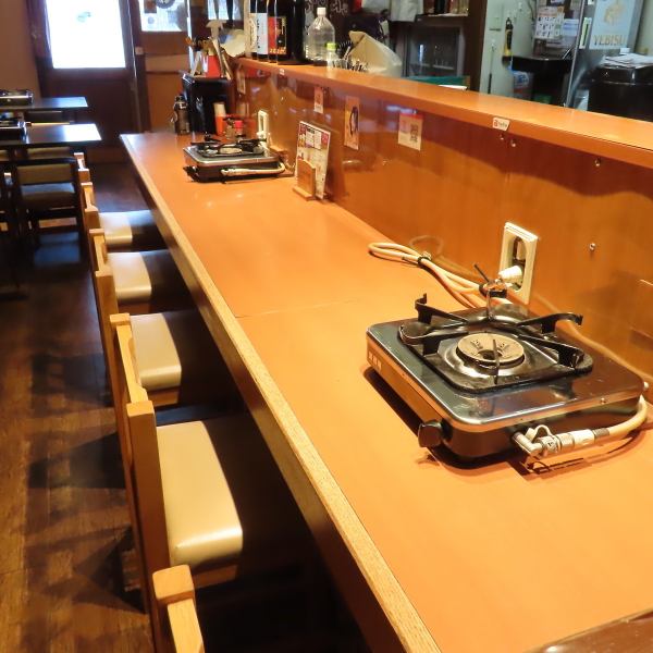 【JR北朝霞駅/東上線朝霞台駅より徒歩5～6分とアクセス◎】お一人様やカップルでのご利用に最適なカウンター席もございます◎カウンター席でも、本格的なジンギスカンをお楽しみいただけますので、デートやサクッと飲みたい時にもおすすめです！ゆったりと絶品ラム肉をご堪能ください♪