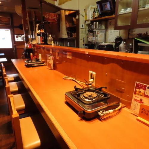 お1人様からでも楽しめるカウンター席。スタッフとの会話も楽しめる特等席です♪