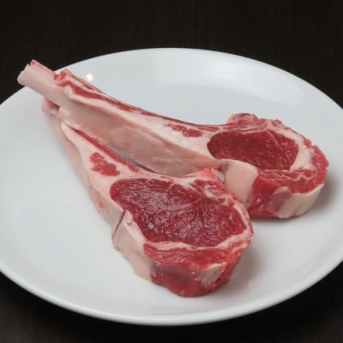 【当店のおすすめ】がっつり骨付き生ラムチョップ！