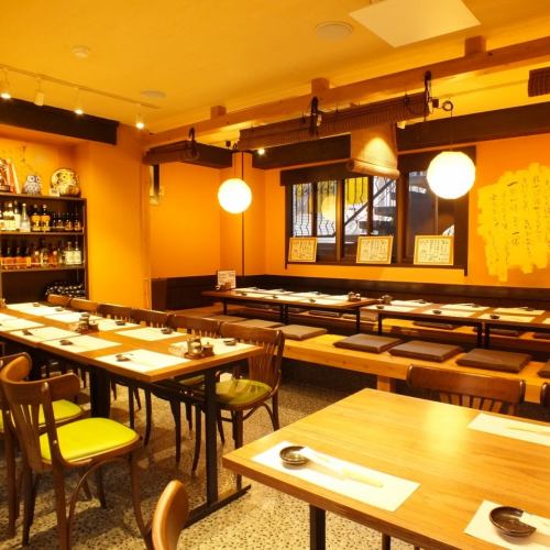 <p>4名様テーブル5席、掘りごたつの4名様テーブルは4席、カウンターは6席ございます！ちょっとした飲み会から宴会までお気軽にご利用ください♪</p>