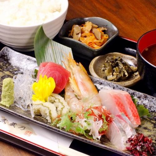 ランチはお手頃700円～☆