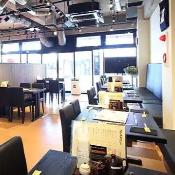当店では安全性を追求した電気無煙ロースターを使用しております！カーボンの遠赤外線でじっくりと火入れをするため、一般的な無煙ロースターよりもお肉がふっくら美味しく焼き上がります◎また、煙が出にくく衣服や髪の毛に匂いが付きにくいのも嬉しいポイント♪安心してお食事をご堪能いただけます！