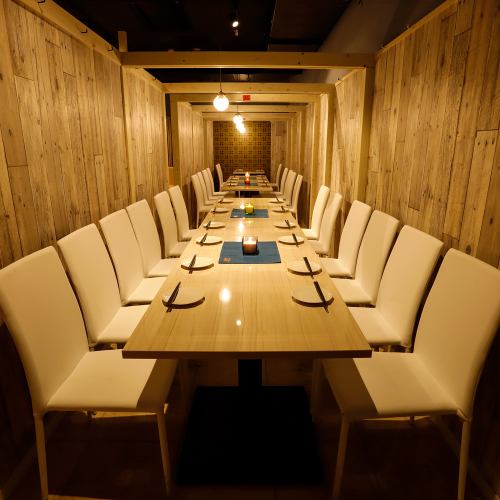 <p>We also welcome private banquets for large numbers of people, such as company banquets and farewell parties! We can accommodate up to 100 people! We also have private rooms for groups! Please feel free to contact us first.The spacious space where you can relax is recommended for all kinds of banquets! We also offer a number of great all-you-can-drink plans that are a must-see for those in charge of banquets.</p>