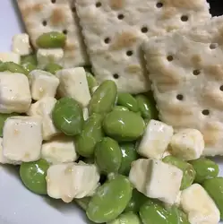 Edamame and cream cheese in oil dressing / Deep-fried squid tentacles (each)