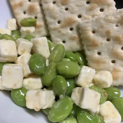 Edamame and cream cheese in oil dressing / Deep-fried squid tentacles (each)