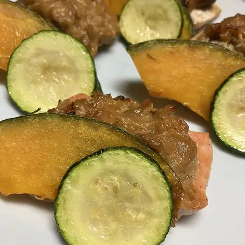 Deep-fried autumn vegetables marinated in sauce / Grilled salmon with miso sauce (each)