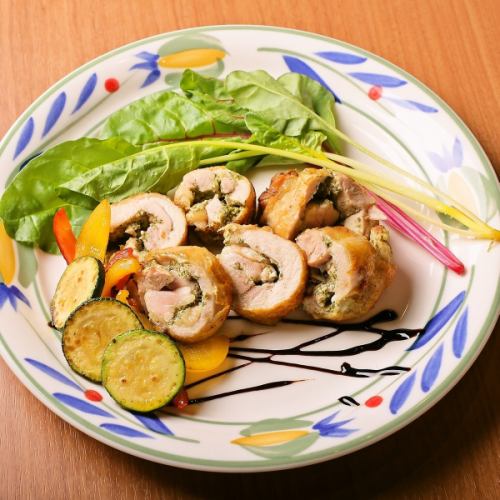 鶏もも肉のポルケッタ風 バジルの香りとゆずバルサミコソース