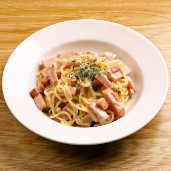 たっぷりベーコン カルボナーラ