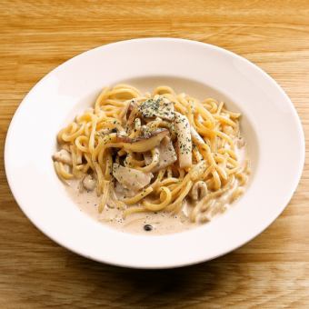 キノコ味わう クリームポルチーニ